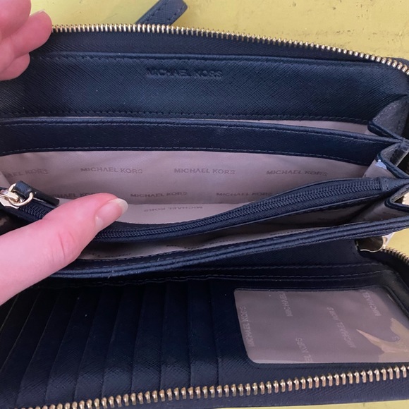 Michael Kors navy zip wallet - Picture 5 of 6